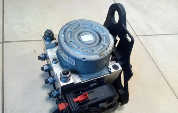 Volkswagen Golf VII ABS Pump 5Q0907379A NE52918