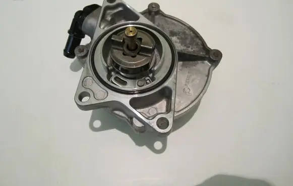 Audi A6 S6 C5 4B Vacuum pump 057145100C