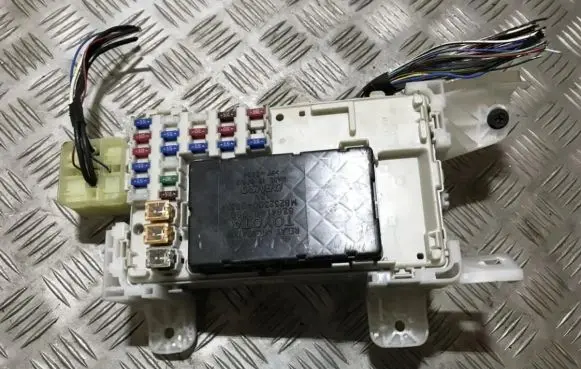 Toyota Corolla E120 E130 Fuse box set 8264102060 82641-02060