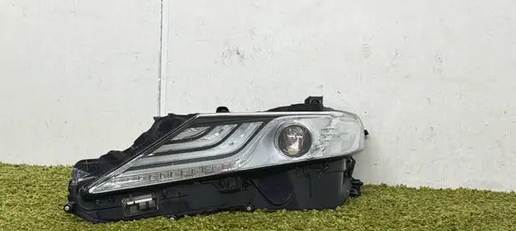 Toyota Camry VIII XV70 Headlight/headlamp 33233
