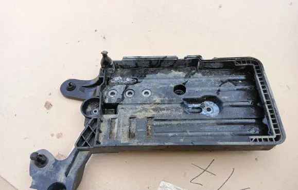 Skoda Octavia Mk3 (5E) Battery tray 5Q0915321G 5Q0915331H