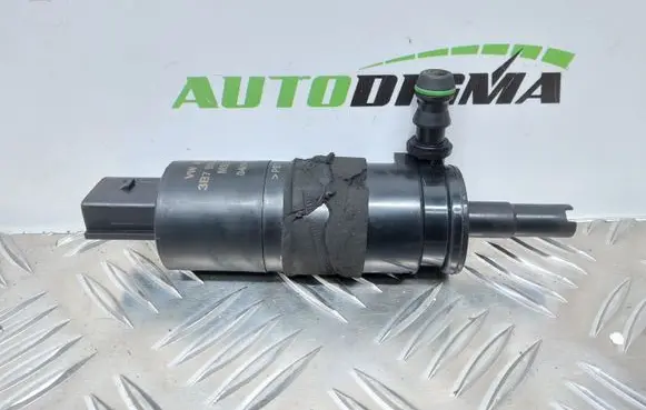 Audi RS7 C7 Headlight washer pump 3B7955681