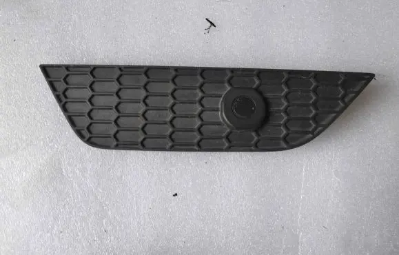 Front bumper splitter molding