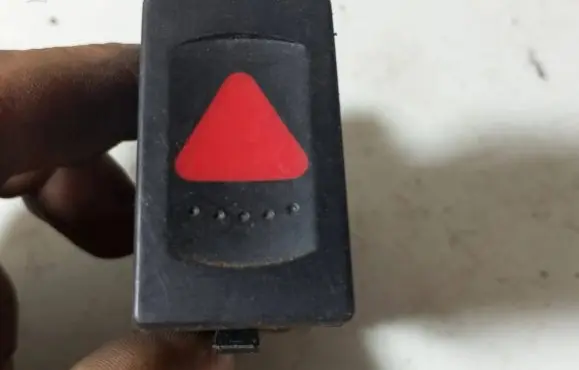 Volkswagen PASSAT B5.5 Hazard warning light relay 3B0953235D PA66GF30