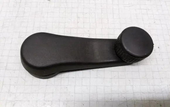 Volkswagen Golf IV Front door window winding handle 1H0837581D