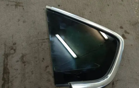 Maserati Levante Rear side window 06700333660 43R000023 E000233