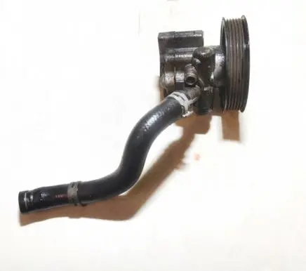 Opel Insignia A Power steering pump 13309336 7kc0400047