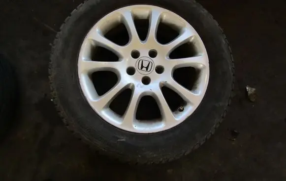 Honda CR-V R12 alloy rim 