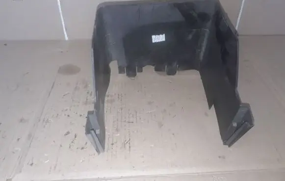 Volkswagen PASSAT B7 Battery tray 3C0915335