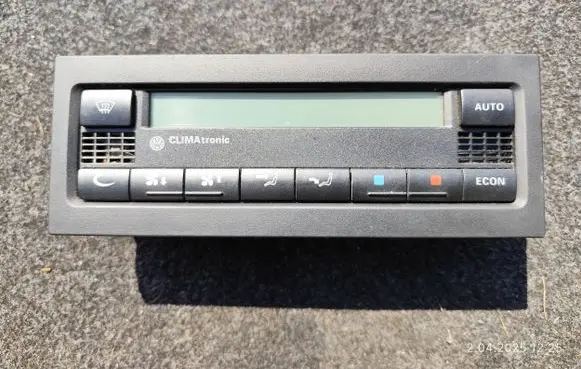 Volkswagen PASSAT B5.5 Climate control unit 