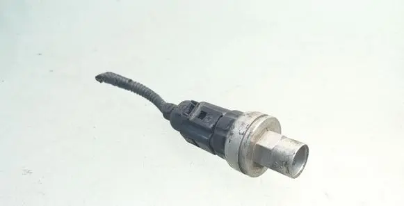 Volkswagen Golf IV Air conditioning (A/C) pressure sensor 1J0959126