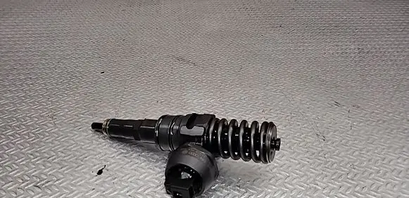 Volkswagen Caddy Fuel injector 038130073AG