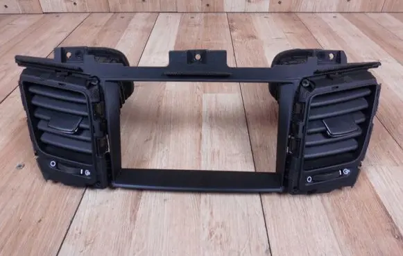 Hyundai Tucson TL Radio/GPS head unit trim 97420D7000