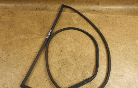 Toyota Land Cruiser (J100) Rear door rubber seal (on body) 