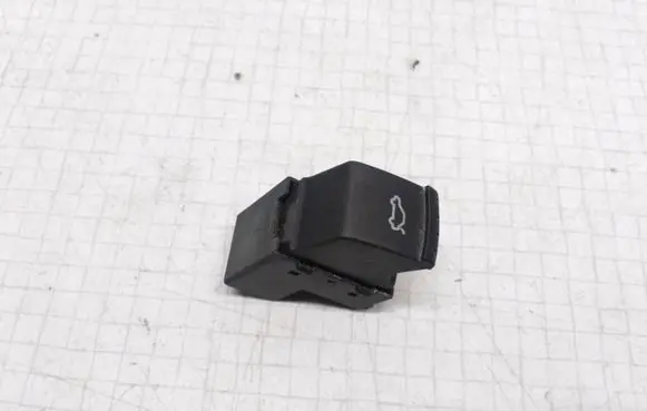 Volkswagen PASSAT B5.5 Tailgate opening switch 1J0959831A
