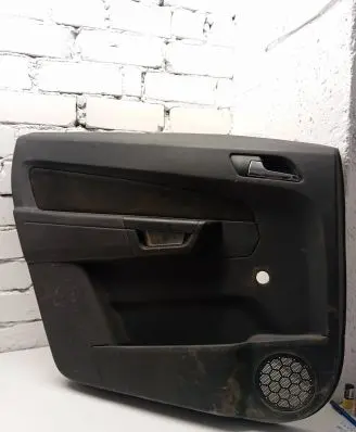 Opel Zafira B Front door card panel trim 13223178