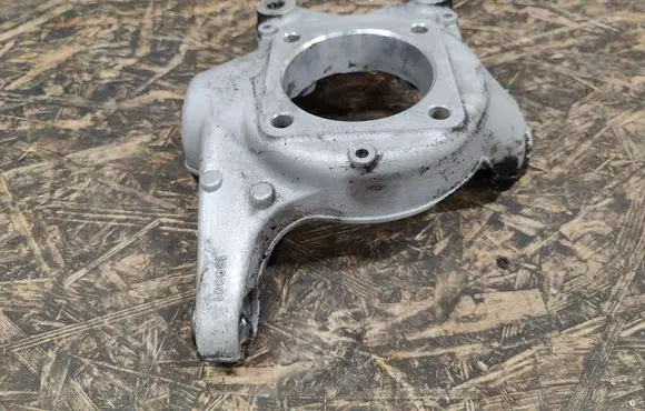 Maserati Coupe Front wheel hub spindle knuckle 189331 288397 197764