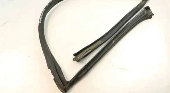 BMW Z3 E36 Rubber seal front coupe door window 8410169