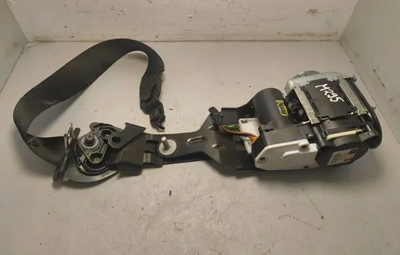 Mercedes-Benz C W204 Front seatbelt 616774500 010L0000 BAMPT11273