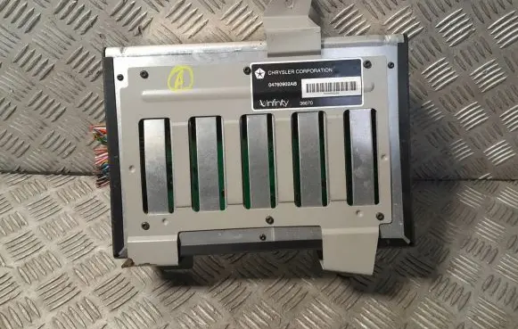Chrysler 300M Sound amplifier 04760902AB