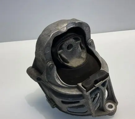 Audi A4 S4 B9 8W Engine mount bracket 4M0199371FF 03022017