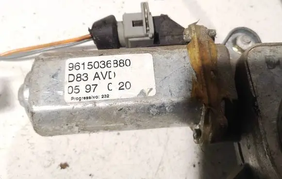Peugeot 406 Front door window regulator motor 9615036880 0597020