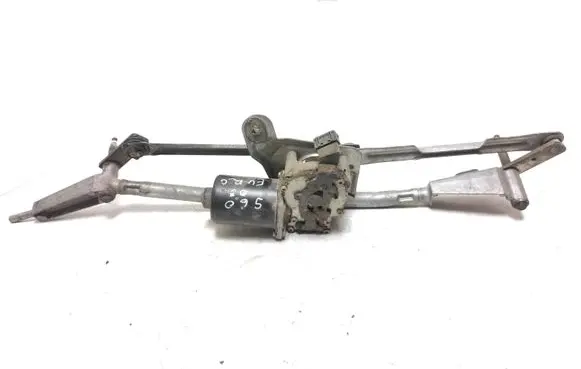 Volvo S60 Front wiper linkage and motor 8648345
