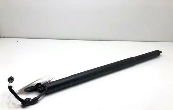 Audi Q3 F3 Shock absorber/damper mounting bracket 83F827851D
