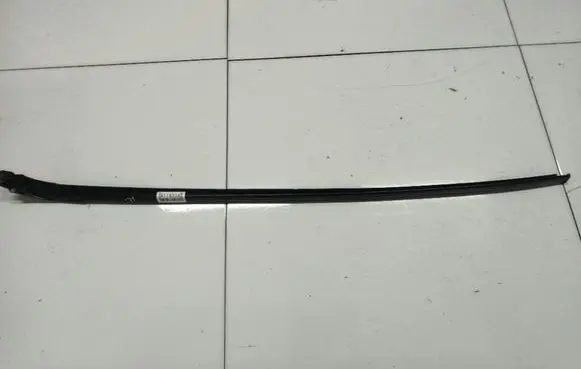 Toyota Avensis Verso Windshield trim 