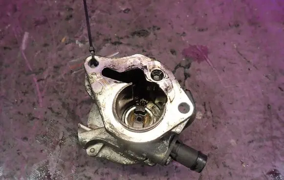 Renault Megane II Vacuum pump 