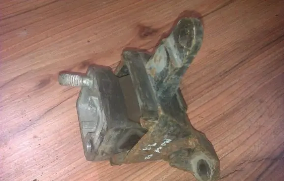 Ford Mondeo MK I Engine mount bracket 93bb6p072ae