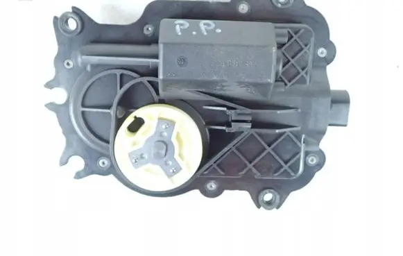 Audi A8 S8 D3 4E Front door soft close latching motor 4E0837059
