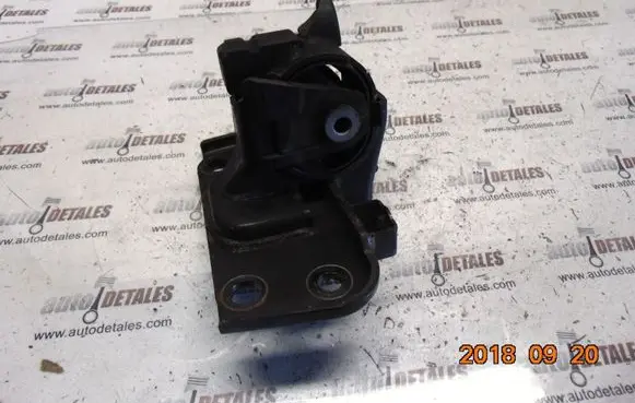 Toyota Avensis T270 Engine mount bracket