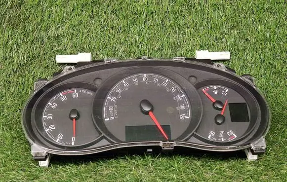 Opel Movano B Speedometer (instrument cluster) 224357104 P248101020R