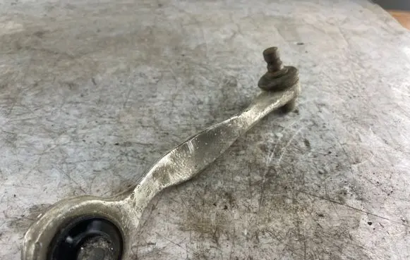 Volkswagen PASSAT B5 Front control arm