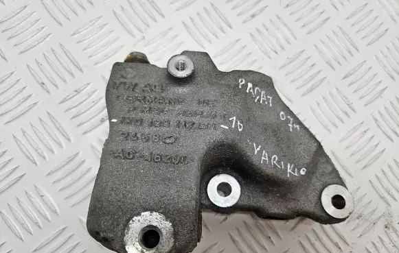 Volkswagen PASSAT B6 Engine mounting bracket 1K0199117BM