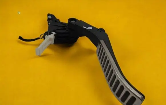 Volkswagen Touareg I Accelerator throttle pedal