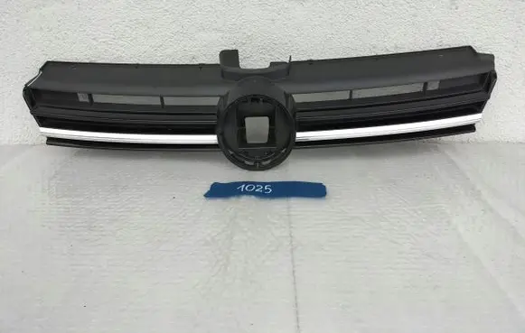 Volkswagen Golf VII Front bumper upper radiator grill 5G0853653Q