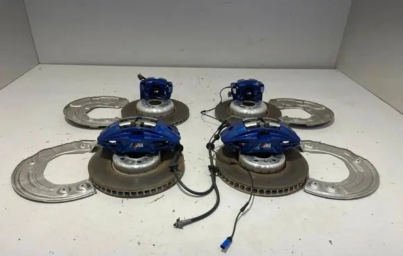 BMW 5 G30 G31 G38 Brake discs and calipers set 6891273 6891274