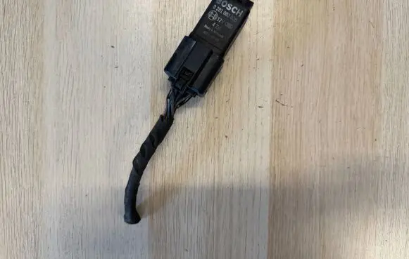 Volkswagen PASSAT B6 Glow plug pre-heat relay 038907281D