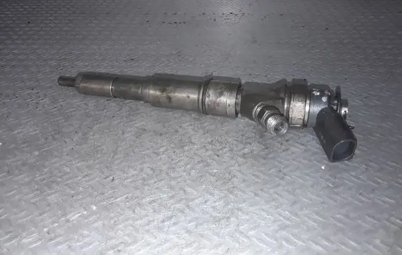 BMW 5 E60 E61 Fuel injector 0445110216