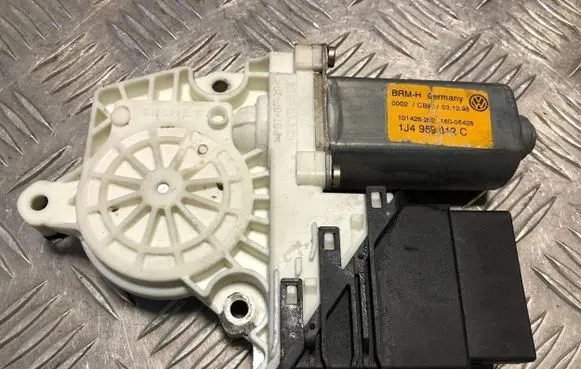 Volkswagen Golf IV Rear door window regulator motor 101428202 1J4959812C 16006428