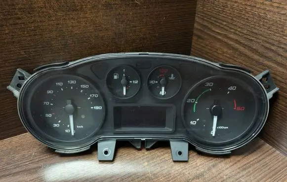 Iveco Daily 4th gen Speedometer (instrument cluster) 5801815711 5802281327