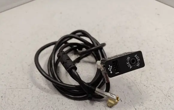 BMW 5 F10 F11 AUX in-socket connector 84109237654 61319189174