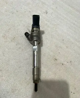 BMW 5 F10 F11 Fuel injector 0445110743
