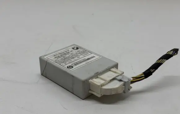 BMW 5 E60 E61 Air suspension control unit module (rear) 6769834