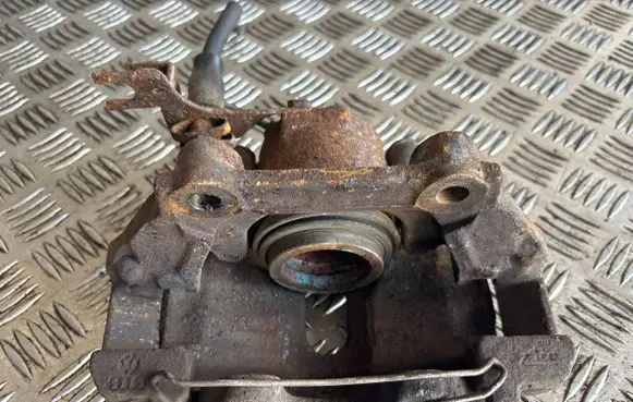 Volkswagen PASSAT B5.5 Front brake caliper