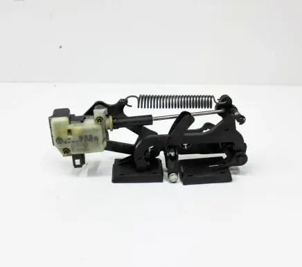 Volkswagen Phaeton Rear door lock loop/hook striker 3D5827061 3D5827511C