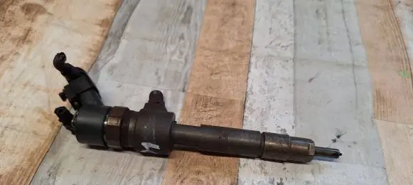 Fuel injector