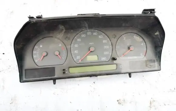 Volvo S70 V70 V70 XC Speedometer (instrument cluster) 9168144